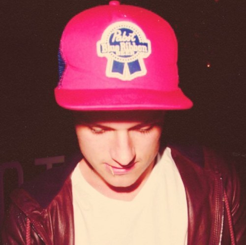 Team1DHaters's profile picture. i love josh hutcherson & i fucking hate one direction's gay boys! D: ughhhhh.......