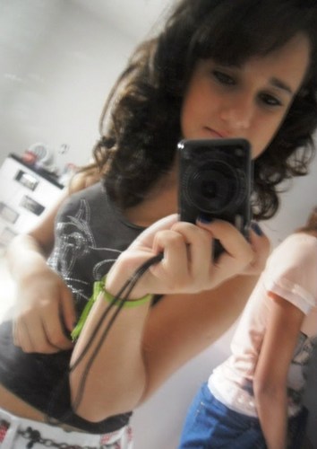 amo a @meabracaforte_ e ela é tudo na minha vida! amo a @po_dani e ela é minha :3