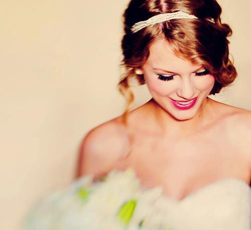 ♥ ,, Kittiya Thipsorn ~~ NICE to meet U all !!! ^____^ (@parnparn_n)
I love TAYLOR SWIFT,,♥ ' .. (@taylorswift13) ♔♥ (-_-) ,, I'm Swifties ,,,,