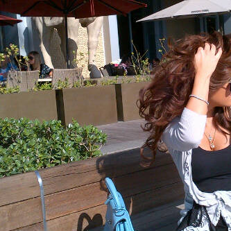 اوعدك تلقااني جنبك وااحتويك ' يوم غيرك كاان حلمہ .. ااوعده ♥♥'