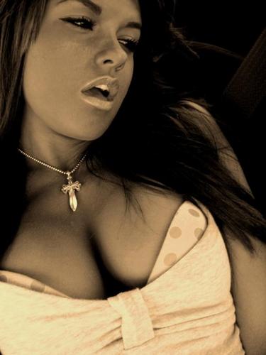 17 , beautiful , & i stay horny ♥ follow me ^_^ #teambi | DM me ALL freaks (;