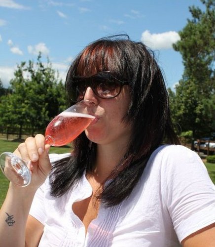 Sommelier, mom to a lovely little man, wife to @frankyhotsauce & crossfit lover...