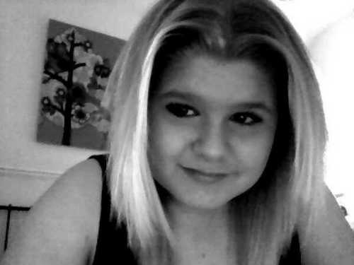 elliebreeashton♥ follow me,i usually follow back! Add me on facebook:*