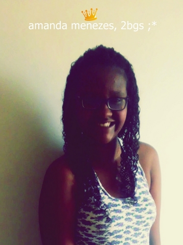 Eu sou estranha. Eu tenho vergonha até por MSN, eu tenho ciúme até de foto. Eu choro ouvindo música e grito quando me assusto. E sabe uma coisa? Dane-se. ;*
