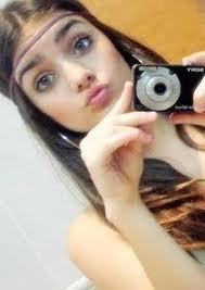 vanessa_berdina's profile picture. Eu que vivo com α cαbeçα nα luα, com músicα no ouvido e corαção nα bocα :)
eu sou meninα e mulher, eu sei muito bem o que quero .