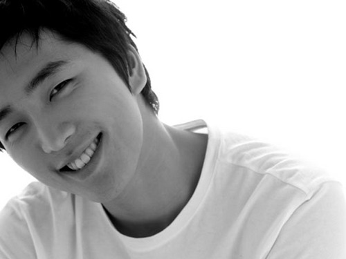 Dongchuljr's profile picture. allergic to sea-foods
love to write(read)
like winter
trainee model