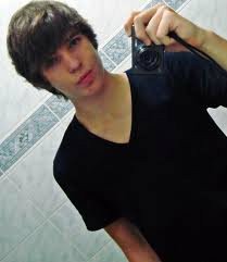 1feeeeio's profile picture. SOU/RESPIRO/AMO, agr me segue amr ?
Irmão do feio @Smurf_Papai_