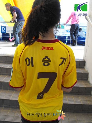 뿌잉뿌잉~~^^   앗.. 축구선수 이승기 ㅋㅋ