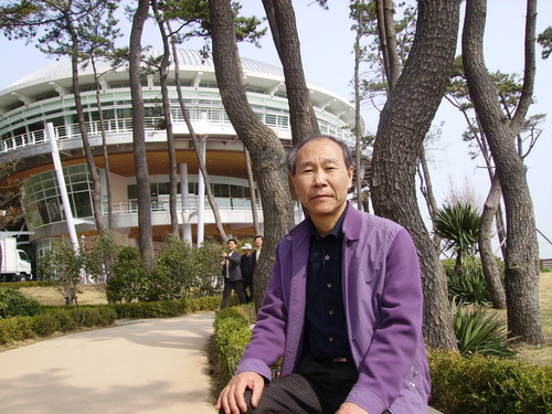 kcjng's profile picture. 제 직업을 농부라고 하니 어떤사람이 거짓말이라고 하더군요, 교육정책과 교육에 관심이 많고, 손해보고 사는 것이 마음편해 손해보고 살기로 작정했습니다. 하느님을 사랑하고 하는님의 계명을 지킬려고 노력하는 사람입니다.