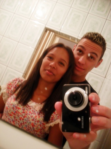 Sou leonino ,18 anos,estrovertido e mto alegre não sou mto de sair so tirar lazer, love roock msn:werik.lukas@hotmail.com♥