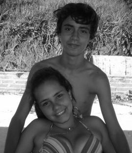 Qualquer sorriso, qualquer olhar, qualquer palavra, se vier de você são perfeitas.     Tee Amoo Alynha