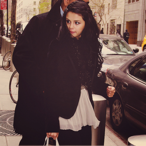 letgofaux's profile picture. 