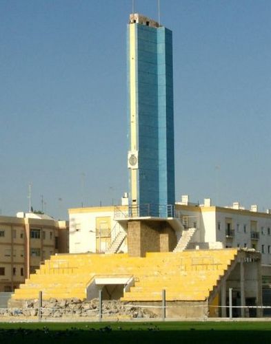 Cadista .43 años de socio del Cádiz, fundador y presidente de  la PC Aguada Amarilla.Aficionado a la historia del CÁDIZ CF