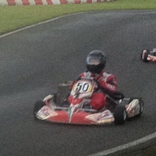 i am an engineer, play shinty and also love formula 1 wrc and goin oot :))