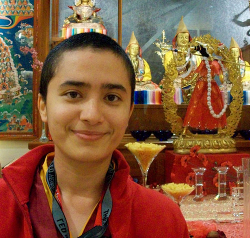 Monja budista de la Nueva Tradición Kadampa. 
Trabajo: Coordinación del programa educativo en el Centro Budista Kadampa Compasión
