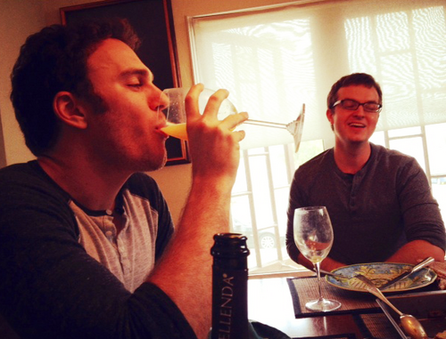 2DudesAtBrunch's profile picture. Just a couple of guys with their mouths around some grub, chatting.