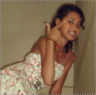 nascida 25/05, 14 anos,geminiana,Corithiana, Brincalhona, apaixonada,doida, Feliz da viida & Ciiumenta, chocolatra♥
