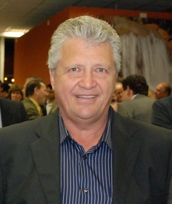 Empresario no ramo de avicultura representante comercial da empresa Plasson do Brasil na venda de equipamentos de aves na construção civil e metalúrgica