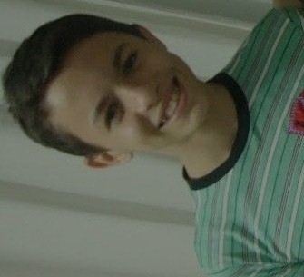 - Não leve a vida tão a sério, quebre regras, perdoe rápido, ame de verdade, ria descontroladamente e nunca lamente nada que tenha feito.