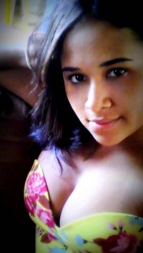 21 anos, Sagitariana, sempre de bem com a vida! =D