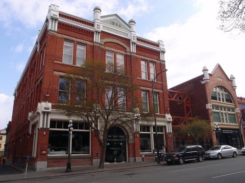 VictoriaRentals's profile picture. Vacation rental properties in #Victoria, BC. Walk to everything, perfect location in the inner harbour. Travel tips & more. #vacation #vrbo #traveltips #yyj