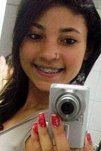 Elogios não me elevam, ofensas não me rebaixam, sou o que sou e não o que acham.