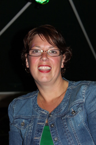 Woon in Houten, dol op fotograferen, getrouwd en mama van drie kids.