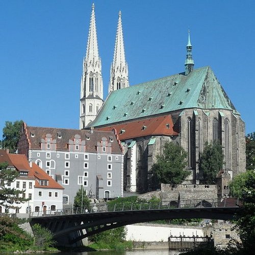 Fewo-in-Görlitz.de informiert über Ferienwohnungen, Unterkünfte und touristische Informationen in Görlitz. 

Impressum: http://t.co/AiBO4xMWHA