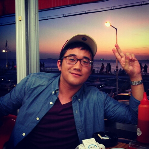 petaaz's profile picture. SKKU LAW/무라카미하루키,그리스인조르바,박민규,김연수,데미언라이스,언니네이발관,라디오헤드,블랙아이드피스,검정치마,브로콜리너마저를 좋아하고/달리기를 좋아하려고 애쓰는/편향성과 아집을 증오합니다./친하게지내요.