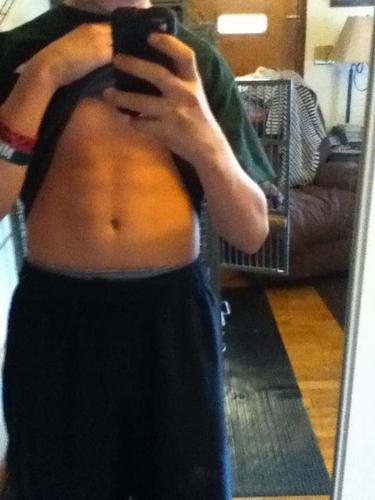 OnlyYourMom's profile picture. I follow back (: