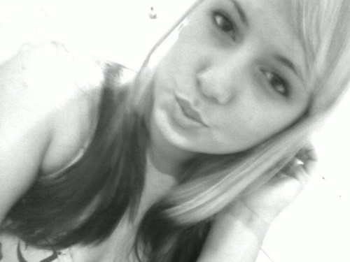 Meniinaa ke te encantaa;
Garotaa ke te fascinaa;
Mulher ke te enlouquesse ;