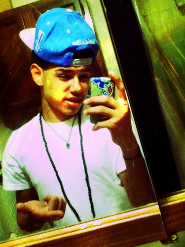 Francis33012203's profile picture. 