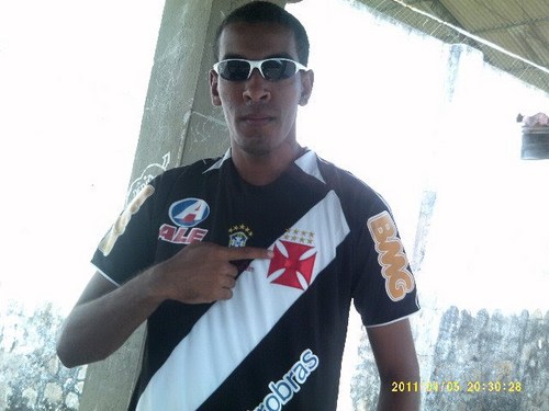 é preciso amar as pessoas como se não ouvese o amanhã..