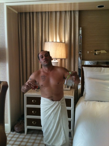 I.dont.drink.i dont smoke http://t.co/gUMX2n3M7i drugs.and I dont like women.but I also lie.lol.monsters..........(_)........