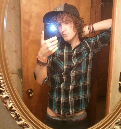 yeahitsak20's profile picture. castles made of sand slip into the sea.