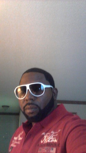 Dmcflossy's profile picture. ced the entertainer follows me. why cant u?