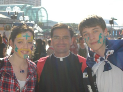 sacerdote Católico y misionero entre los jóvenes, para servirte!