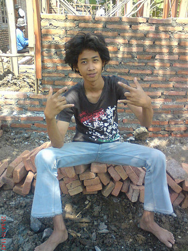 danusetiadi's profile picture. bagi ku agama ku.......
bagi mu agama mu................
to me my religion your religion for you**