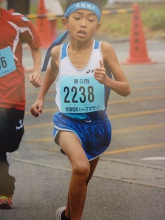 只今小学4年生です。
将来は箱根駅伝の2区を走りたいです。皆さんよろしくお願いします。