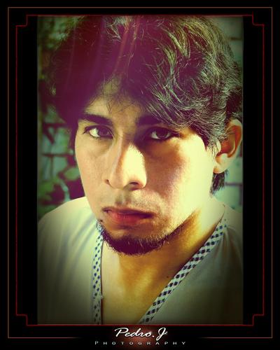 idealista, conservador, emprendedor, impuntual, extremo, optimista, diseñador, muy pasivo, Fotografo Artistico, aamante de esos momentos especiales en la Vida.