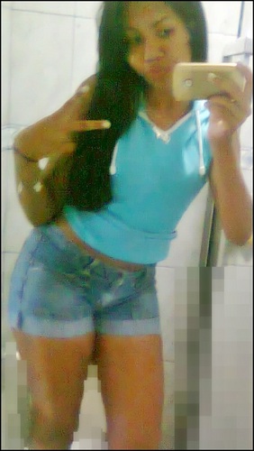 Ariana , 14 anos , ansiosa, irritante, ciumenta , gentil , chata , inteligente ,geniosa e santista