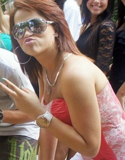 ' Tem gente que Nãao pode, Nãão pode, ver ninguém feliz, que Sofre ♪