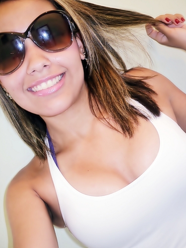 Chorona , baixinha e marrenta! 
Estudante de Web Design da Universidade Castelo Branco. :) Too bem assim, to bem pow. ;)