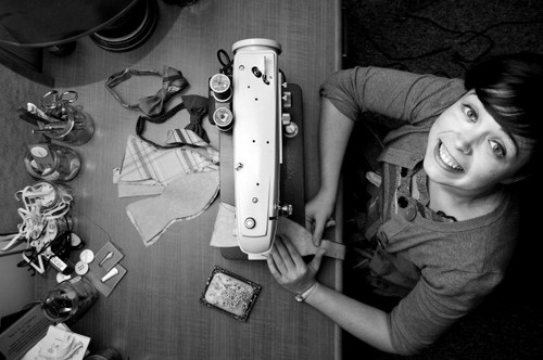 girl. avid vintage dress wearer. lover of people. haberdasher.