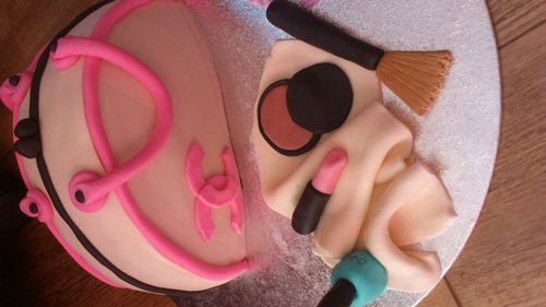 LavenderBakes's profile picture. Cake. We all love it, maybe we love it a bit too much, Lavender House bakes to order. We especially like to think up unusual flavours. Yum!