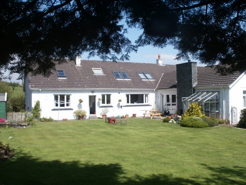 LinthorpeBB's profile picture. we are dedicated to good quality food, we bake all of our own bread, cakes & biscuits, home grown  vegetables in our evening meals. http://t.co/MNTBt4lFVC