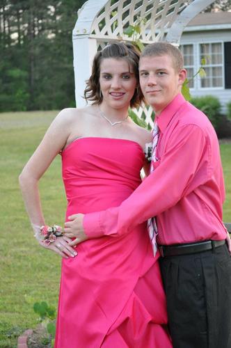 Hey im Victoria Kennedy (:
I'm Engaged to Justin Kennedy
I am pregnant with a baby girl Nichole Lee Kennedy I am due August 24th (:
I am 18 years old (:
HMU (: