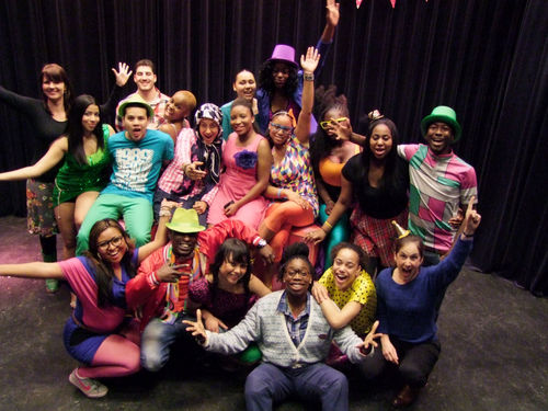 Theatergroep Cactus werkt met multi culturele Arnhemse jongeren aan theatervoorstellingen over maatschappelijke thema's.