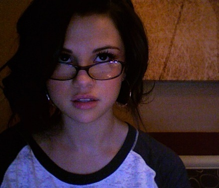 hi im selena:)