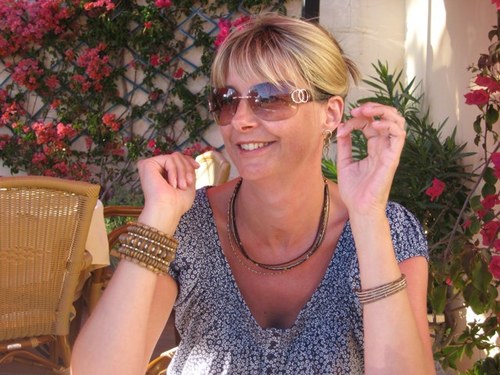 mrslesleylewis's profile picture. Mum of 3 healthy kids but knows not everyone is this lucky, so do what i can to raise money for PICU. Love Rugby and shopping too